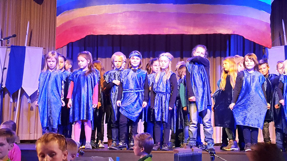 Die Kinder der kath. Kindertagesstätte St. Vinzenz zu Gast beim Musical „Kunterbunt“ der Elbetalschule Naumburg